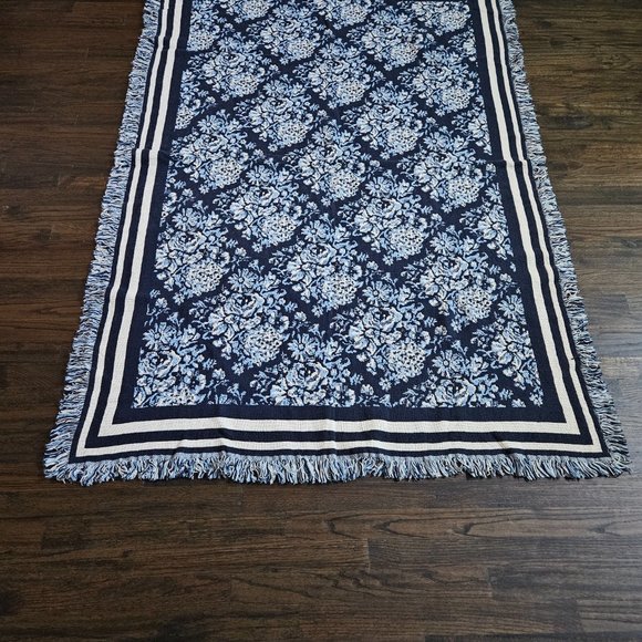 NEW RUG BARN CHRISTINA BLUE COMBO NAVY, MEDIUM BLUE, AND CREAM THROW/ BLANKET - Picture 4 of 11